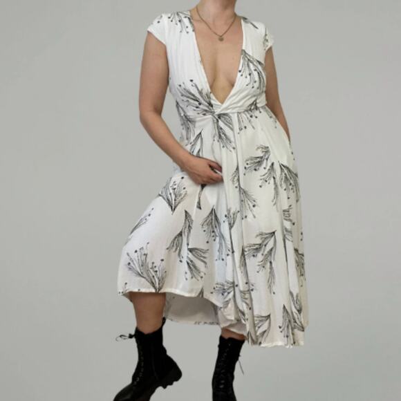 Free People Women's Floral Retro Midi Dress 4 V-Neck Boho with Pockets - Picture 2 of 9